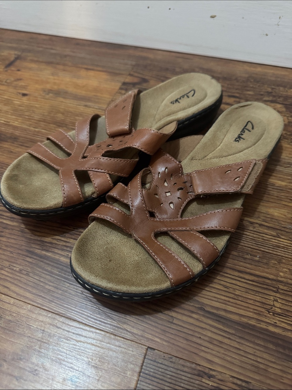 Clarks Tan Brown Leather Slip-On Slide Sandals